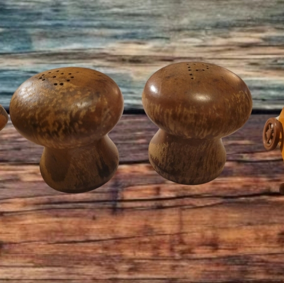 VINTAGE LOT OF WOODEN SALT & PEPPER SHAKER SETS ~ WILL ROGERS ~ PEPPY PEPPER - Picture 7 of 8